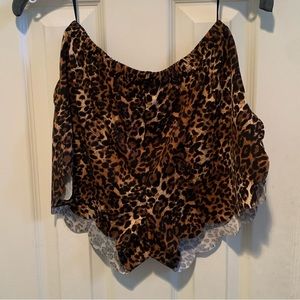 Scalloped leopard shorts